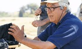 Zeki Ökten, 1963 yılında çektiği Ölüm Pazarı filmiyle yönetmenlik kariyerine adım attı. Bu film, onun sinema dünyasında kendi kimliğini oluşturmaya başladığı ilk önemli çalışmadır.