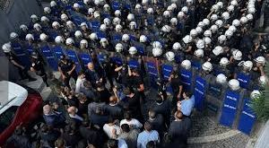 “Majestelerinin Muhalefeti” kavramı, özellikle Birleşik Krallık'ın parlamenter geleneğiyle özdeşleşmiş bir terimdir. Bu sistemde muhalefet, devletin düşmanı değil, anayasal düzenin ve demokratik sürecin vazgeçilmez bir unsuru olarak görülür. Günümüzde farklı parlamenter sistemlerde de bu anlayış çeşitli biçimlerde etkisini sürdürmektedir.