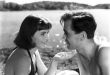 Yaz Oyunları, İsveçli yönetmen Ingmar Bergman tarafından yazılıp yönetilen, 1951 yapımı güçlü bir dram filmidir. Orijinal adı Sommarlek olan yapım, Amerika Birleşik Devletleri’nde bir dönem Illicit Interlude (Yasak Arası) adıyla gösterime girmiştir. Film, ilk aşkın saflığı, zamanın geri döndürülemezliği ve kaybın insan ruhunda bıraktığı izleri şiirsel bir sinema diliyle anlatır.