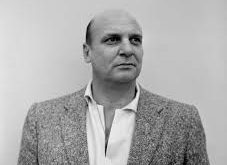 Jackie Coogan, sinema tarihinin ilk büyük çocuk yıldızlarından biri olarak kabul edilen, özellikle Charlie Chaplin ile birlikte yer aldığı yapımlarla dünya çapında ün kazanan Amerikalı oyuncudur.