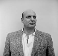Jackie Coogan, sinema tarihinin ilk büyük çocuk yıldızlarından biri olarak kabul edilen, özellikle Charlie Chaplin ile birlikte yer aldığı yapımlarla dünya çapında ün kazanan Amerikalı oyuncudur.