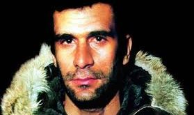 Genç yaşta siyasal mücadele içerisinde yer alan Gezmiş, özellikle öğrenci hareketleri, toplumsal protestolar ve dönemin ideolojik tartışmalarıyla birlikte anılan bir isim hâline gelmiştir. Destekleyenler tarafından devrimci bir figür olarak değerlendirilirken, eleştirenler tarafından farklı açılardan yorumlanan Deniz Gezmiş, Türkiye'nin siyasi tarihindeki etkili figürlerden biri olarak hafızalarda yer edinmiştir.