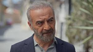 Kariyerinin farklı dönemlerinde hem televizyon ekranlarında hem de sinema perdesinde geniş kitlelere ulaşan sanatçı, aynı zamanda tiyatro alanında da Türkiye’de uzun soluklu projelere imza atmıştır.