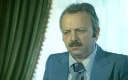 Türk tiyatro ve sinema tarihinin önemli karakter oyuncularından biri olan Ekrem Dümer, uzun yıllara yayılan sanat yaşamıyla Yeşilçam döneminin disiplinli ve üretken isimlerinden biri olarak kabul edilir.