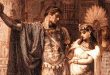 Shakespeare, oyunun temel kaynağı olarak Antik Yunan tarihçisi Plutarkhos’un ünlü eseri Paralel Yaşamlar’ı kullanmıştır. Ancak tarihsel olayları birebir aktarmaktan ziyade, onları güçlü dramatik çatışmalarla yeniden şekillendirerek evrensel bir insanlık hikâyesine dönüştürmüştür. Bu nedenle Antonius ve Kleopatra, hem tarihsel bir anlatı hem de psikolojik derinliği yüksek bir trajedi olarak değerlendirilir.
