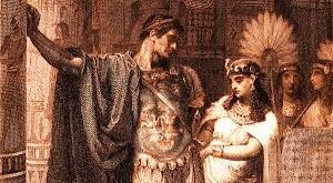 Shakespeare, oyunun temel kaynağı olarak Antik Yunan tarihçisi Plutarkhos’un ünlü eseri Paralel Yaşamlar’ı kullanmıştır. Ancak tarihsel olayları birebir aktarmaktan ziyade, onları güçlü dramatik çatışmalarla yeniden şekillendirerek evrensel bir insanlık hikâyesine dönüştürmüştür. Bu nedenle Antonius ve Kleopatra, hem tarihsel bir anlatı hem de psikolojik derinliği yüksek bir trajedi olarak değerlendirilir.