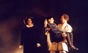 William Shakespeare’in Kısasa Kısas (Measure for Measure) adlı oyunu, dış görünüşte bir komedi iskeleti taşısa da, özünde ahlak, iktidar, adalet ve insan doğasının ikiyüzlülüğü üzerine kurulmuş en keskin “problem oyun” örneklerinden biridir.