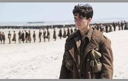 Film, İngiliz ve müttefik askerlerinin Fransa’nın Dunkerque kıyılarında sıkışıp kaldığı tarihi bir olayı konu alır ve bu büyük tahliye sürecini üç farklı zaman ve perspektiften anlatır: kara, deniz ve hava