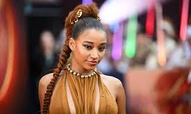Amandla Stenberg, 23 Ekim 1998 tarihinde Los Angeles’ta dünyaya geldi. Annesi Afro-Amerikan, babası ise Danimarka kökenlidir. Çok kültürlü bir aile yapısına sahip olan Stenberg, bu çeşitliliğin etkisini hem kimliğinde hem de kariyer seçimlerinde sıkça yansıtmıştır.