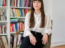 Berlin’de yaşamaya başladıktan sonra Berlin Özgür Üniversitesi bünyesinde karşılaştırmalı edebiyat eğitimi alan Paulita Pappel, burada yalnızca akademik bilgi edinmekle kalmadı; aynı zamanda politik ve kültürel kimliğini de geliştirdi.