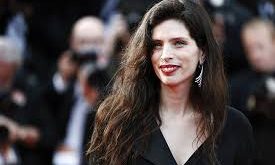 Maïwenn, 17 Nisan 1976 tarihinde Fransa’nın Les Lilas kentinde dünyaya gelmiştir. Gerçek adı Maïwenn Le Besco’dur. Sanatla iç içe bir ailede büyüyen Maïwenn’in annesi oyuncu, babası ise akademik alanda çalışan bir entelektüeldi.