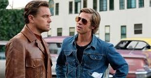 Film, aksiyon veya gerilim odaklı klasik Tarantino yapımlarından belirli yönleriyle ayrılır. Bunun yerine daha sakin ilerleyen, karakter odaklı ve atmosfer ağırlıklı bir anlatım tercih edilmiştir. Ancak yönetmenin imzası hâline gelen diyaloglar, mizah anlayışı ve görsel yaklaşımı yine güçlü şekilde hissedilmektedir.