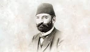 Türk edebiyatı tarihinde hem klasik Divan şiiri geleneğine bağlılığı hem de yenileşme çabalarına açık yaklaşımıyla dikkat çeken isimlerden biri Muallim Naci’dir.