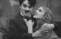 Edna Purviance, sessiz sinema döneminin en önemli kadın oyuncularından biri olarak kabul edilen, özellikle Charlie Chaplin ile yaptığı iş birlikleri sayesinde sinema tarihine damga vurmuş Amerikalı bir sinema sanatçısıdır.