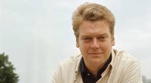 Hermann Prey, özellikle Schubert, Schumann ve Mozart yorumlarıyla klasik müzik tarihinde özel bir yere sahiptir. Onu farklı kılan sadece güçlü sesi değil, aynı zamanda müziği bir anlatı sanatı gibi yorumlaması ve her esere dramatik bir derinlik kazandırmasıdır.