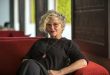 Suely Rolnik, çağdaş psikanaliz, felsefe, sanat teorisi ve kültürel eleştiri alanlarında önemli çalışmalarıyla tanınan Brezilyalı bir düşünür, psikanalist ve akademisyendir. Özellikle Felix Guattari ile geliştirdiği kuramsal yaklaşım, arzu, beden, politika ve toplumsal üretim ilişkilerini birlikte ele alan özgün bir düşünce hattı yaratmasıyla dikkat çeker.