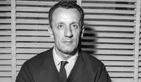 Merleau-Ponty’nin düşüncesi, insanı yalnızca düşünen bir özne olarak ele alan klasik anlayışa karşı güçlü bir eleştiri sunmuştur. Ona göre insan dünyayı dışarıdan gözlemleyen soyut bir akıl değil, beden aracılığıyla dünyanın içinde yaşayan bir varlıktır. Bu nedenle onun eserleri günümüzde fenomenoloji, varoluşçuluk ve çağdaş sosyal teoriler içerisinde hâlâ geniş bir etkiye sahiptir.