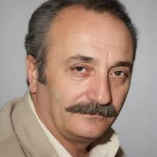 Kemal Sunal, Cüneyt Arkın ve Türkan Şoray gibi Yeşilçam’ın en büyük yıldızlarıyla çalışması, onun Türk sinema endüstrisindeki yerini daha da güçlendirmiştir. Ürettiği filmler, hem gişe başarısı hem de halkın hafızasında bıraktığı iz ile Türk sinemasının altın dönemine damga vurmuştur.