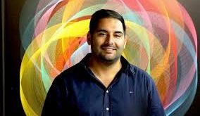 Karim Boukercha yalnızca film üretimiyle değil, aynı zamanda graffiti kültürü üzerine yaptığı araştırmalar ve yazdığı kitaplarla da tanınmaktadır. Bu yönüyle o, sinema ile şehir sosyolojisini bir araya getiren nadir sanatçılardan biri olarak kabul edilir.