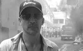 Ethan Maniquis, sinema kariyerine doğrudan yönetmen olarak değil, kurgu ve post-prodüksiyon alanında başlamıştır. Bu durum, onun film anlatımına teknik açıdan güçlü bir bakış geliştirmesini sağlamıştır.