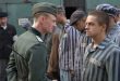 Auschwitz, klasik bir belgeselden çok daha farklı bir yapıya sahiptir. Film, Nazi Almanyası döneminde toplama kamplarında yaşanan dehşeti doğrudan ve sansürsüz bir şekilde izleyiciye sunmayı amaçlar.