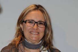 Roselyne Bosch’un kimliğini şekillendiren en önemli unsurlardan biri, çok kültürlü aile yapısıdır. Babası İspanya’daki Franco diktatörlüğünden kaçarak Fransa’ya sığınmış bir Katalan, annesi ise İtalyan kökenlidir.