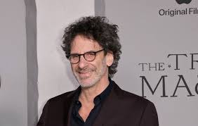“No Country for Old Men”, “Fargo”, “The Big Lebowski”, “Inside Llewyn Davis” ve “Barton Fink” gibi kült yapımlarla tanınan Joel Coen, sinema dünyasında hem bağımsız hem de ana akım sinemanın sınırlarını aşmayı başaran önemli bir sanatçı olarak değerlendirilmektedir.