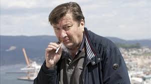 Aki Kaurismäki gençlik döneminde çeşitli işlerde çalıştı. Postacılık, bulaşıkçılık ve eleştirmenlik gibi farklı deneyimler yaşadı. Bu süreçte toplumun alt kesimlerini yakından gözlemleme fırsatı buldu. Daha sonra filmlerinde sıkça göreceğimiz işçi sınıfı karakterleri ve yalnız insanlar büyük ölçüde bu deneyimlerden beslendi.