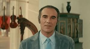 Oyunculuk kariyeri boyunca Jean-Luc Godard, Luis Buñuel, Jean-Pierre Melville, Marco Ferreri ve Nanni Moretti gibi sinema tarihinin önemli yönetmenleriyle çalışan Michel Piccoli, Avrupa sanat sinemasının en saygın yüzlerinden biri olarak görülmektedir.