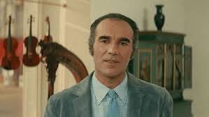 Oyunculuk kariyeri boyunca Jean-Luc Godard, Luis Buñuel, Jean-Pierre Melville, Marco Ferreri ve Nanni Moretti gibi sinema tarihinin önemli yönetmenleriyle çalışan Michel Piccoli, Avrupa sanat sinemasının en saygın yüzlerinden biri olarak görülmektedir.