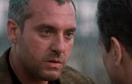 ariyeri boyunca birçok kült yapımda rol alan Sizemore; Heat, Saving Private Ryan, Black Hawk Down ve Natural Born Killers gibi önemli filmlerle sinema dünyasında kalıcı bir iz bıraktı.