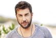 Gençlik döneminde çeşitli küçük sahnelerde performanslar sergileyerek müzik dünyasına adım atan sanatçı, kısa sürede kendine özgü sesi ve yorum tarzı ile dikkat çekmeye başlamıştır. Özellikle güçlü vokal yapısı ve sahnedeki enerjisi, onu diğer genç sanatçılardan ayıran önemli bir unsur olmuştur.