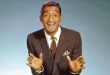 Sammy Davis Jr., yalnızca bir sanatçı değil, aynı zamanda Amerika’daki ırk eşitliği mücadelesinin de sembol isimlerinden biri olarak görülür. Yaşadığı zorluklara rağmen sahne dünyasının en parlak yıldızlarından biri olmayı başarmıştır.