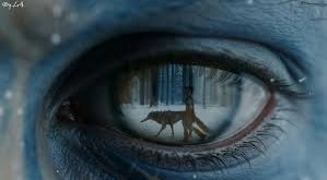 2026 yapımı ALVAR – The Unseen, tam da bu noktada dikkat çeken bir çalışma olarak ortaya çıkıyor. Film yalnızca yapay zekâ kullanılarak oluşturulmuş etkileyici görüntüler sunmaya çalışmıyor; aynı zamanda seyirciye gerçek bir hikâye deneyimi yaşatmayı hedefliyor. İskandinav mitolojisinden esinlenen atmosferi, merkezine aldığı karakterin kişisel yolculuğu ve güçlü görsel diliyle yapım, yapay zekâ sinemasının yeni nesil örnekleri arasında değerlendiriliyor.