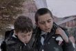 Altın Portakal Film Festivali’nde En İyi Film dahil birçok ödül kazanan yapım, minimal mekân kullanımı ve yoğun dramatik yapısıyla izleyiciyi sürekli gerilim halinde tutan bir anlatı kurar. Ancak bu gerilim, aksiyon temelli değil; daha çok bekleyiş, çaresizlik ve iletişimsizlik üzerinden gelişir.