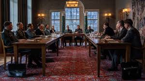 Film, 20 Ocak 1942 tarihinde Berlin’de gerçekleştirilen Wannsee Konferansı’nı merkezine alır. Nazi Almanyası’nın üst düzey yetkililerinin bir araya geldiği bu toplantı, Yahudilerin sistematik olarak yok edilmesini organize eden bürokratik sürecin en önemli yapı taşlarından biri olarak kabul edilir.