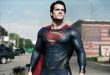 Film, Superman karakterini yalnızca bir kurtarıcı figür olarak değil, aynı zamanda kimlik arayışı yaşayan bir yabancı olarak yeniden tanımlar. Bu yönüyle klasik süper kahraman anlatılarından ayrılır ve daha felsefi bir zemine oturur.