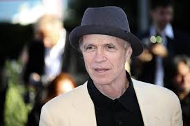 Özellikle Manhunter filmindeki Francis Dollarhyde performansı ve Heat gibi kült yapımlardaki rolleriyle tanınan sanatçı, Hollywood’un geleneksel yıldız sisteminin dışında kalmasına rağmen sinema dünyasında büyük saygı gören isimlerden biri olmuştur.