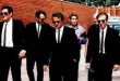 Yönetmen koltuğunda Quentin Tarantino yer alırken, film aynı zamanda onun ilk uzun metrajlı sinema deneyimidir. Tarantino, bu filmle birlikte yalnızca yeni bir yönetmen olarak değil, aynı zamanda yeni bir sinema dili yaratan isimlerden biri hâline gelmiştir.