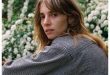 güçlü sinema geçmişi, Maya Hawke’ın çocukluk yıllarından itibaren sanatla iç içe büyümesini sağlamıştır. Ancak Maya Hawke, ailesinin ününe güvenmek yerine kendi kariyer yolunu çizme konusunda oldukça kararlı davranmıştır.