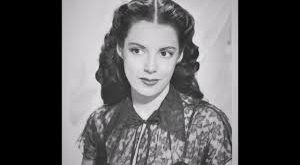 Marion Bell, özellikle South Pacific müzikali ile özdeşleşmiş ve Broadway tarihinde unutulmaz kadın başrol oyuncularından biri olarak anılmıştır. Sahnedeki zarif duruşu, güçlü soprano sesi ve dramatik yorum kabiliyeti sayesinde döneminin en dikkat çekici sanatçılarından biri haline gelmiştir.