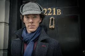 Sherlock Holmes, bu filmde alışılmışın dışında bir bakış açısıyla ele alınır. Yönetmen koltuğunda stil sahibi anlatımıyla bilinen Guy Ritchie yer alırken, başrolde karizmatik performansıyla Robert Downey Jr. bulunur. Ona, sadık dostu Dr. Watson rolünde Jude Law eşlik eder.