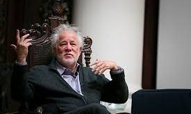 Michael Ondaatje, 12 Eylül 1943 tarihinde Sri Lanka’nın başkenti Kolombo’da dünyaya geldi. Tam adı Philip Michael Ondaatje’dir. O dönemde Sri Lanka hâlâ Seylan olarak bilinmekteydi ve İngiliz sömürgesi etkisi altındaydı.