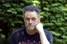 Jonathan Demme’nin kariyeri boyunca çektiği filmler, sıradan hikâyeleri bile insani yönleriyle ele alması sayesinde geniş bir izleyici kitlesine ulaşmıştır.