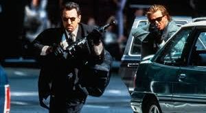 Heat 2, doğrudan 1995 yapımı Heat filminin evreninde geçen bir romandır. Kitap, filmde yer alan karakterlerin geçmişine ve geleceğine odaklanarak çok katmanlı bir hikâye sunar.