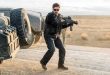 Yönetmen koltuğunda Stefano Sollima yer alırken, senaryo Taylor Sheridan tarafından kaleme alınmıştır. Sheridan’ın sert, minimalist ve politik gerilim odaklı yazım tarzı, filmin tonunu belirleyen en önemli unsurlardan biridir.