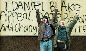 Başrolde Dave Johns’un yer aldığı film, Newcastle’da yaşayan işçi sınıfından bir adamın sağlık sorunları sonrası devlet sistemiyle yaşadığı çatışmayı anlatır. Hikâye, yalnızca bireysel bir dram değil; aynı zamanda sosyal yardım sistemlerinin işleyişine dair güçlü bir eleştiridir.