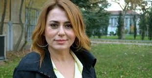 Manisa’da doğan Nazan Kesal, ilk ve ortaöğrenimini doğduğu şehirde tamamladı. Sanata olan ilgisi genç yaşlarda başlayan Kesal, yükseköğrenimini İzmir Dokuz Eylül Üniversitesi Güzel Sanatlar Fakültesi Tiyatro – Oyunculuk Bölümü’nde tamamlayarak 1991 yılında mezun oldu. Bu eğitim, onun profesyonel oyunculuk kariyerinin temelini oluşturdu.