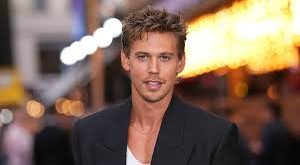 Austin Butler, 17 Ağustos 1991 tarihinde Amerika Birleşik Devletleri’nin Kaliforniya eyaletinde dünyaya geldi. Tam adı Austin Robert Butler’dır. Çocukluk yıllarını Anaheim bölgesinde geçiren oyuncu, küçük yaşlardan itibaren sahne sanatlarına ilgi duymaya başladı.