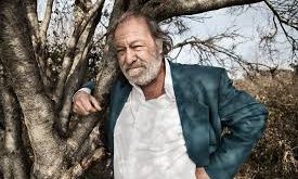 Carlo Monni, özellikle Toskana kültürünü yansıtan rolleri, doğal oyunculuk tarzı ve yerel İtalyan sinemasına yaptığı katkılarla tanınan önemli bir sanatçıdır. Ana akım Hollywood yıldızları kadar uluslararası şöhrete ulaşmamış olsa da, İtalya’da ve özellikle İtalyan bağımsız sinemasında güçlü bir etki bırakmıştır.